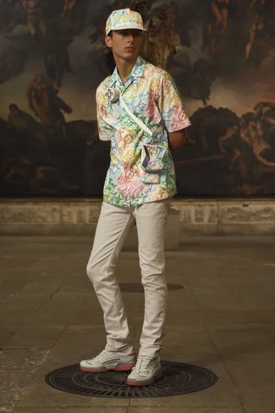 Look 30